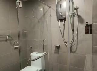 Atria Mall-King Bed, Netflix, Washer, Shower Screen - Petaling Jaya - 3