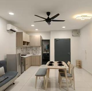 Atria Mall-King Bed, Netflix, Washer, Shower Screen - 2