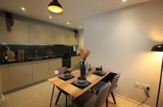 Stylish 2 Bed City Centre Apartment with Balcony - 1