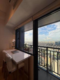 Stunning 41F Skyline View Relaxing City Escape - 8