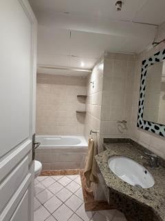 Luxury APT Side View - Alexandria - 4