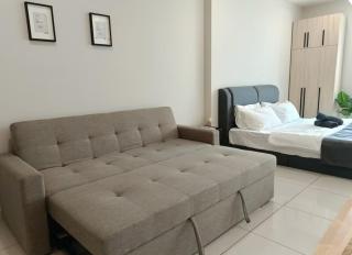 Atria Mall-King Bed, Washer, Netflix, Lv 17 City View - 9