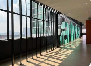 Atria Mall-King Bed, Washer, Netflix, Lv 17 City View - 8