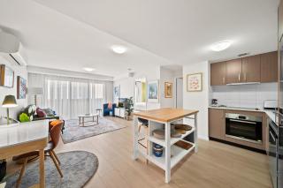 Stylish 1-Bed Unit with Secure Parking - 4