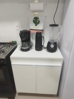 FLAT ACONCHEGANTE poucos min da praia - 9