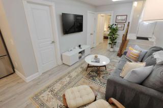 Stellar Stay Near Metro with Parking - 6