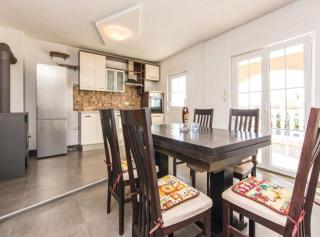 Amazing Villa with Outdoor Swimming Pool - 2