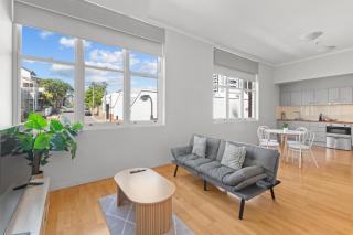 Modern 1-Bed Apartment in Spring Hill - 8