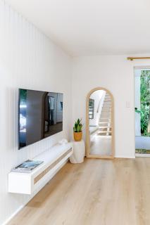 Serenity on Sunshine Easy Walk to Village Beach - 3