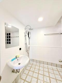 Yellow Lamoon Hotel - 7