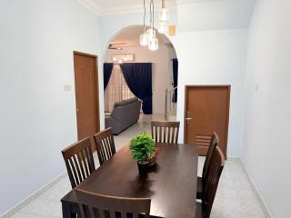 Family Landed 4BR 11 Pax Free Parking and Netflix - 7