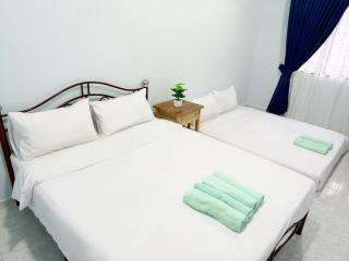 Family Landed 4BR 11 Pax Free Parking and Netflix - 9