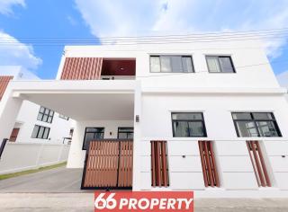 New Modern 4BR Home in Mae Hia - 8