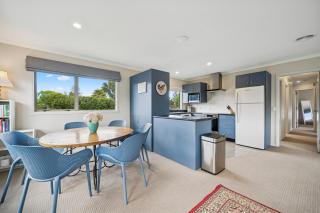 Sackville Sunshine - Martinborough Holiday Home - 3