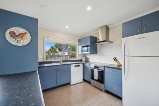 Sackville Sunshine - Martinborough Holiday Home - 1