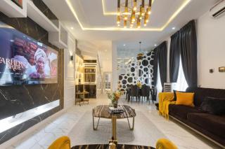 Luxury 3BR Apartment Near Lekki Conservation Centre with Jacuzzi, Gym & Beach Access - 0