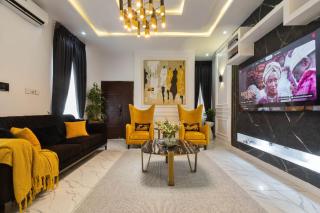 Luxury 3BR Apartment Near Lekki Conservation Centre with Jacuzzi, Gym & Beach Access - 9