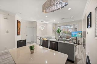 Modern & Bright 5BR Family Home - 8