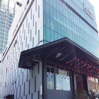 Designer Suite Atria Mall- King Bed, Washer, Netflix - 5