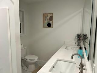 Soakin Luxury 3-Bedroom House You Won't Want to Miss! - 6