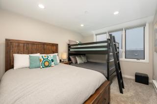 Great Location! Downtown WP with Hot Tub! Sleeps 6! - 2