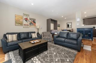 Great Location! Downtown WP with Hot Tub! Sleeps 6! - 8