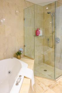 Modern Riverside 4BR Apartment in Abbotsford - 4