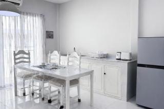 Blissful Heaven Residence at BTS Phromphong Emdistrict Shopping Area - 2