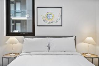 Well-Lit 2-Bed Apartment with Balcony - Melbourne - 5