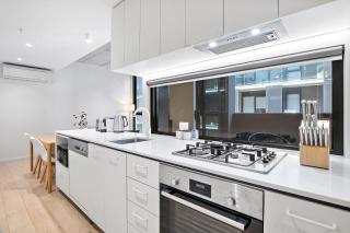 Well-Lit 2-Bed Apartment with Balcony - Melbourne - 4