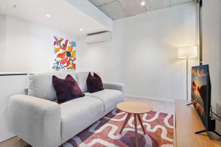 Well-Lit 2-Bed Apartment with Balcony - 2