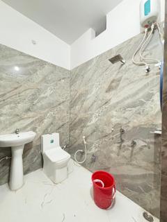 Omji Dwarika Bhawan - 2km from Ram Temple - 4