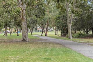 Berwick Springs Lake side Rose Cottage - 4