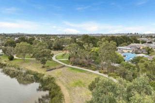 Berwick Springs Lake side Rose Cottage - 1