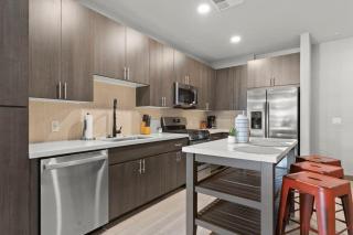 3BR Cozysuites RORO Pool, Pets, Parking 6&12 - 1