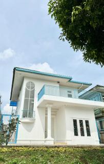 Santorini Villa Puncak by SunMach - Wifi & Netflix - Cibadak - 0