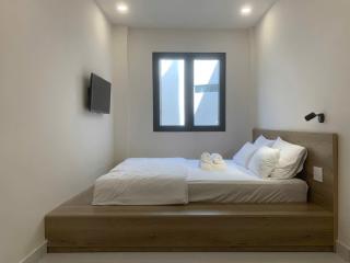 The De Lustora Hotel & Apartment - District 1, HCM - 4