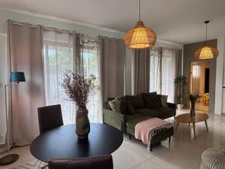 Atypical loft, pool and beach 2 mins away - 8