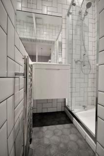 3 min walk to Notting Hill - Basement floor. - 4