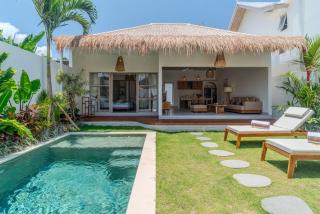 New 1BR Villa Izia Cozy Tropical Retreat with Pool - 0