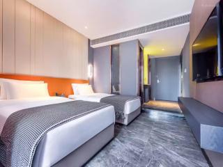 VKing High-Altitude River View Hotel - 5