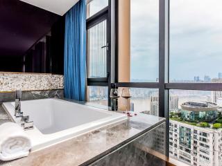 VKing High-Altitude River View Hotel - 3