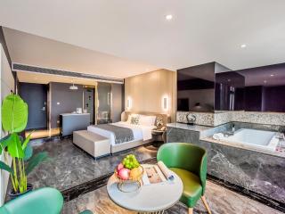 VKing High-Altitude River View Hotel - 2