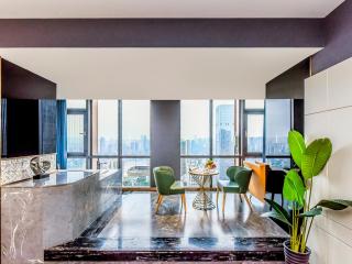 VKing High-Altitude River View Hotel - 1