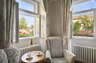 Hotel At the Golden Scissors - 6