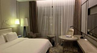 Clear Lake Hotel - 1