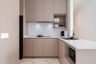 3 Bedroom Luxury Stay at Lumi Tropicana Golf Club View High Floor - 4