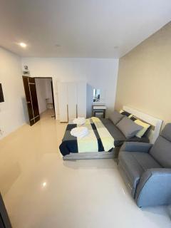 Nai-harn Apartments - 4