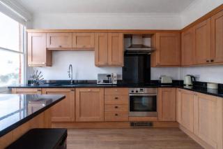 Elegant 2 Bed Apartment by Richmond Park - 3