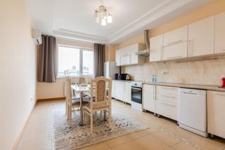 Просторная 3-х комнатная квартира у ТРЦ MEGA в стиле минимализм - Almaty - 3